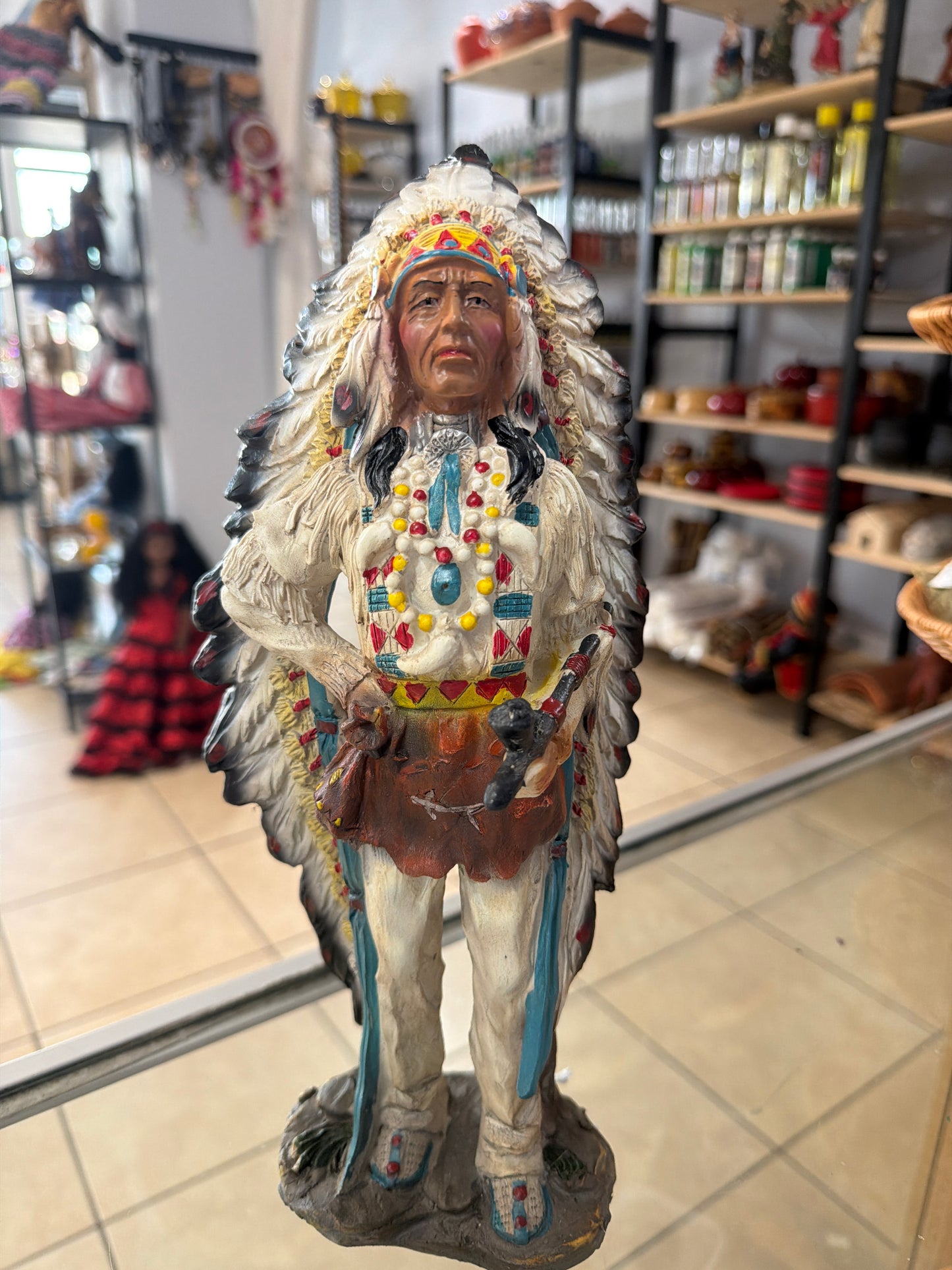 Figura Espiritual de indio parado 5454 en Resina | Estatua Decorativa y Mística para Altares y Hogar