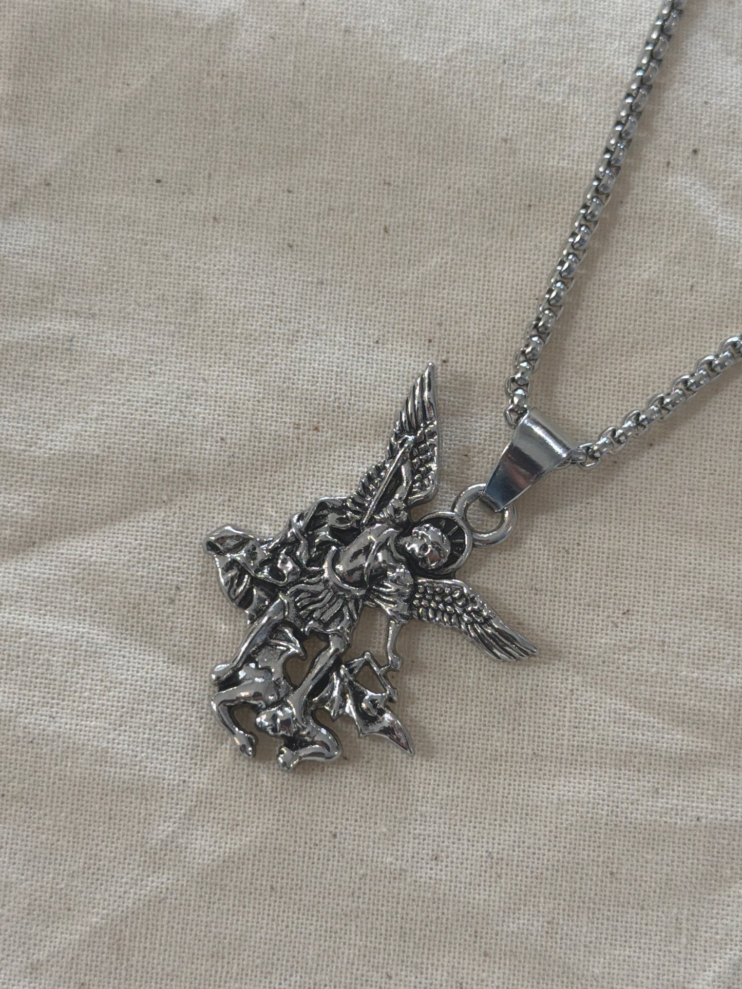 collar figura de san miguel