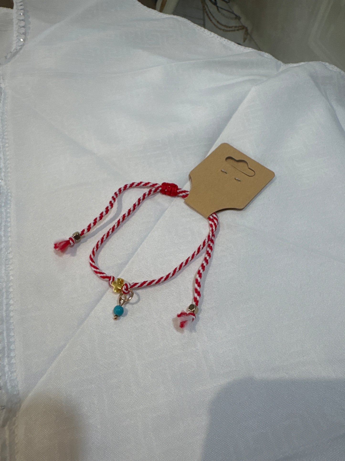 Pulsera Roja y blanca con cruz
