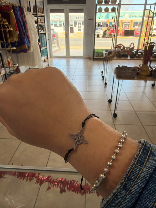 Pulsera Nudo de Burja fina Roja otras negras