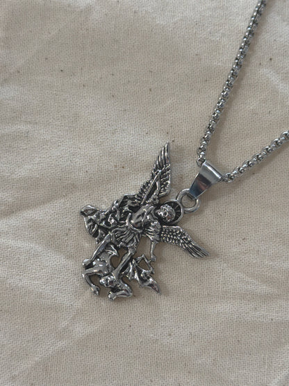 collar figura de san miguel