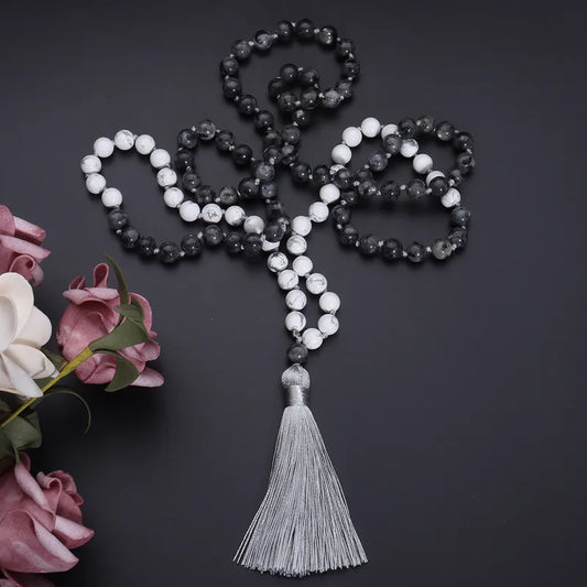 Collar Mala de Madera de Pino Blanco y Negro 8mm | Joyería Bohemia con Borla para Meditación y Yoga
