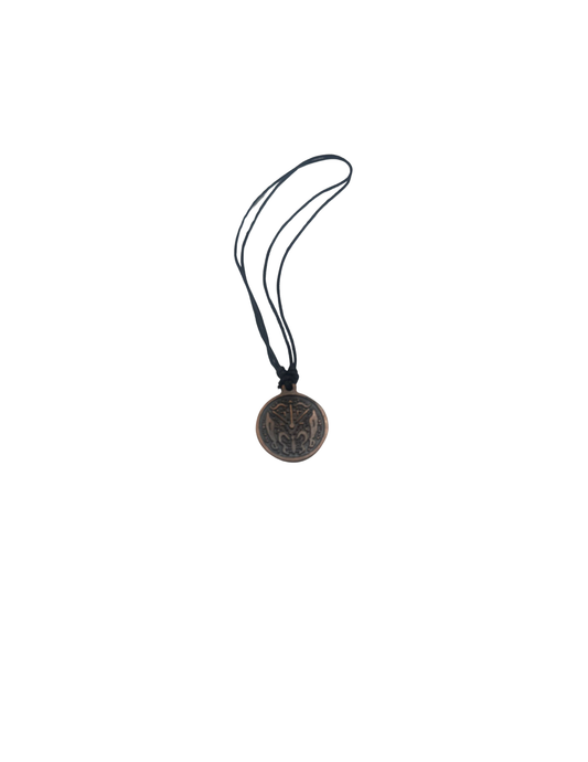 Collar con cuero negro de OSHOSI