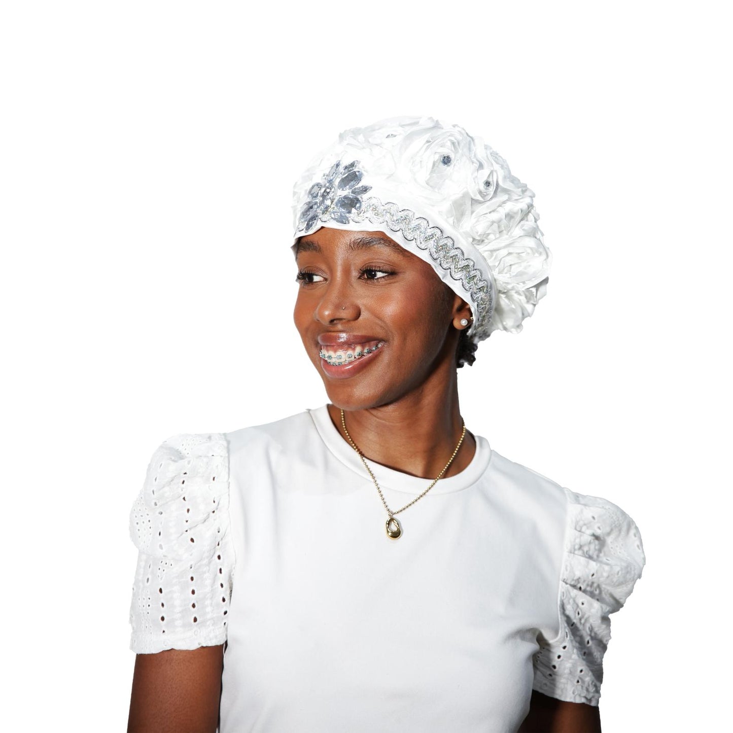 Gorro Ritual de Gala con Flores y Detalles Plateados | Disponible en Rojo, Blanco y Amarillo | Accesorio Tradicional para Mujer